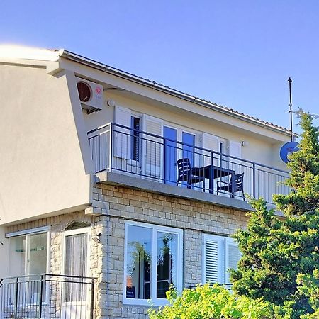 Apartment Tulip Premantura Exterior photo